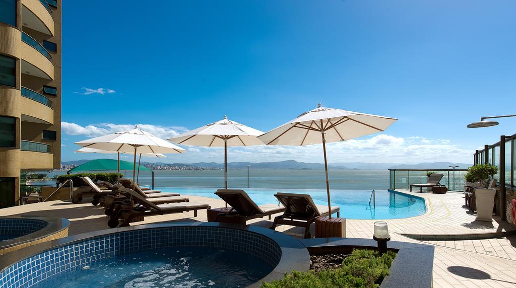 Majestic Palace Hotel Florianopolis Luaran gambar The pool at the hotel