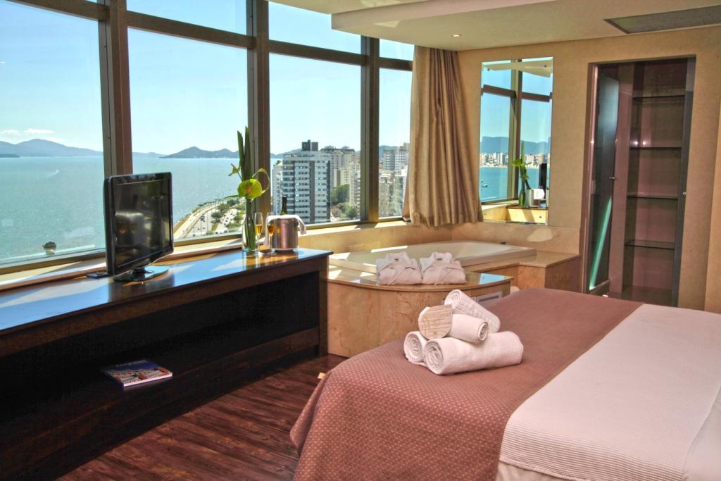Majestic Palace Hotel Florianopolis Luaran gambar A suite at the hotel
